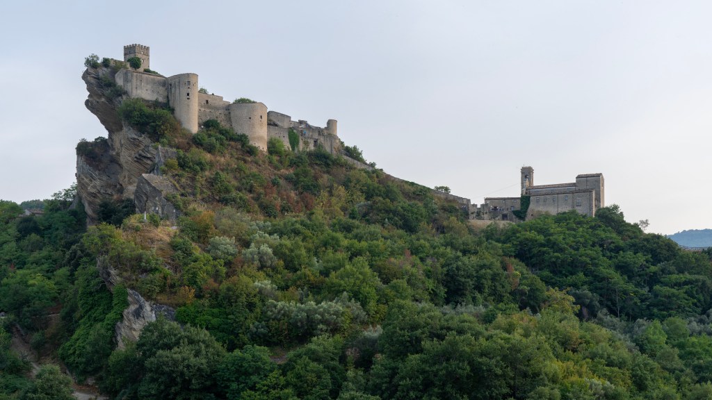 Castello di Roccascalegna – där klippor och legender&nbsp;möts