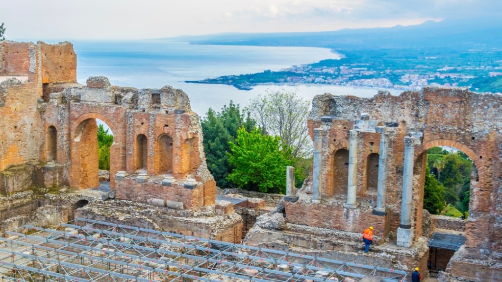 Teatro Antico di Taormina – Där utsikten själv blir ett&nbsp;skådespel